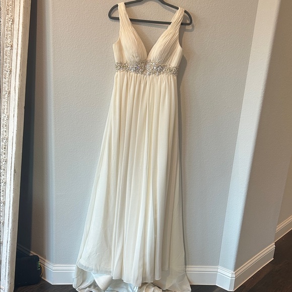 knightly Dresses & Skirts - Elegant Cream Wedding Dress